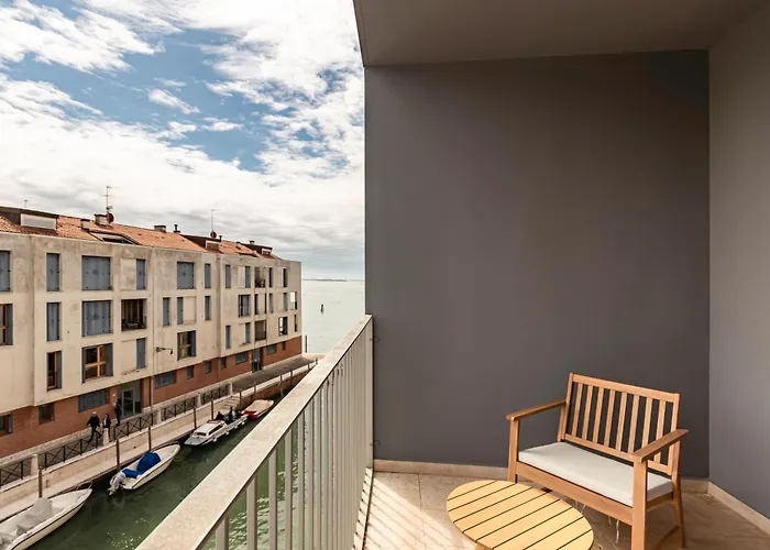 Guesthost - Giudecca Charming Flat X2 With Terrace